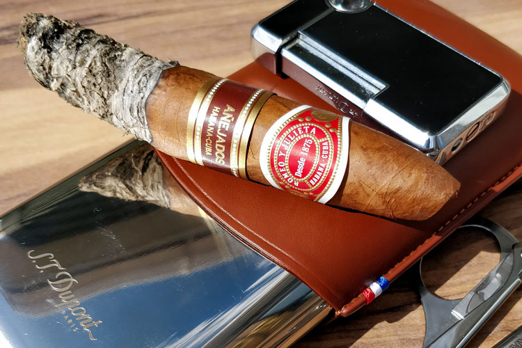 Romeo y Julieta Añejados, ST Dupont Case, & Hooked