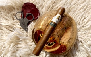 Davidoff-Winston-Churchill-Limited-Edition-Cutter-Feature
